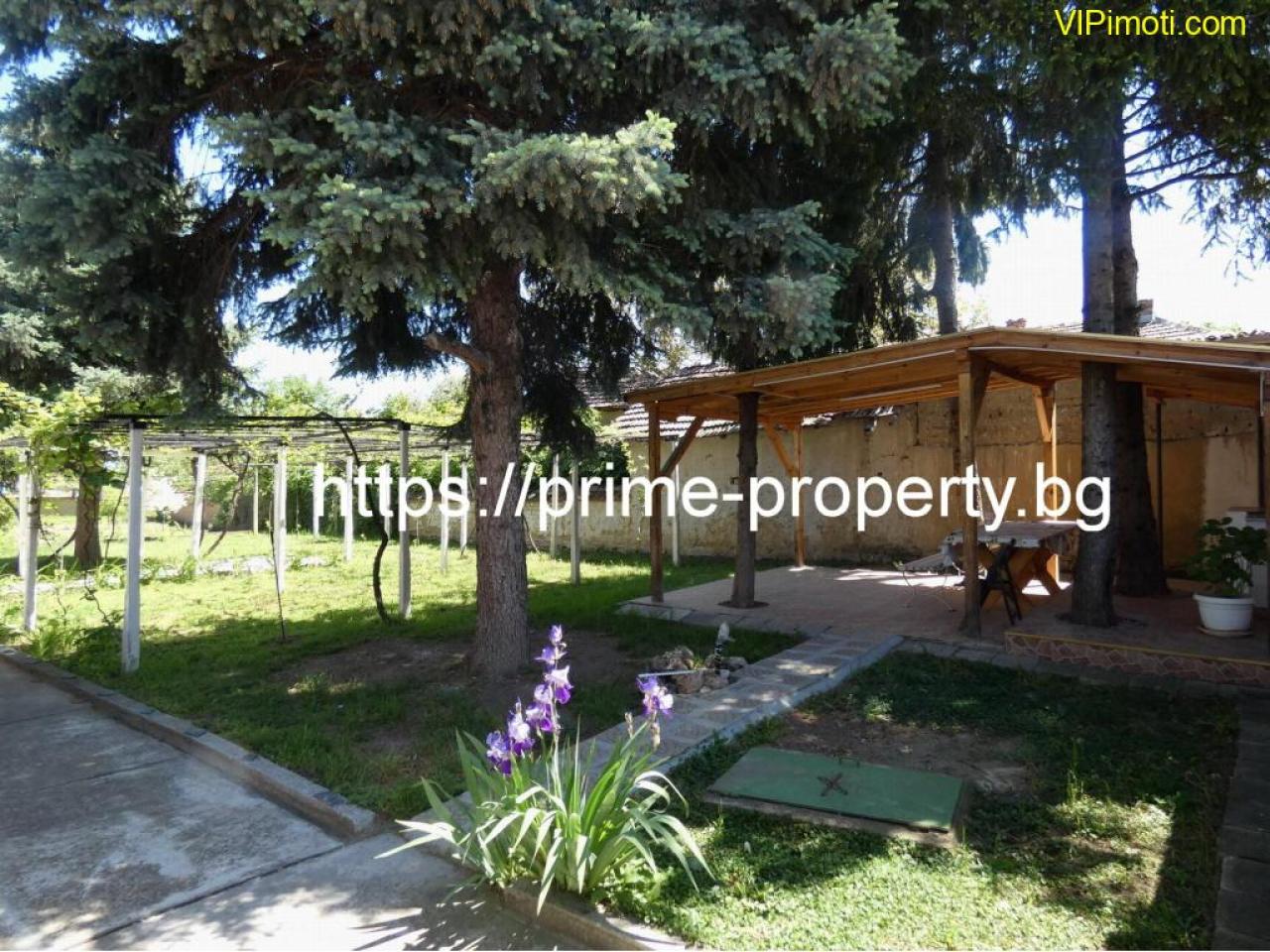 Продава къща, подходяща за две семейства, обзаведена