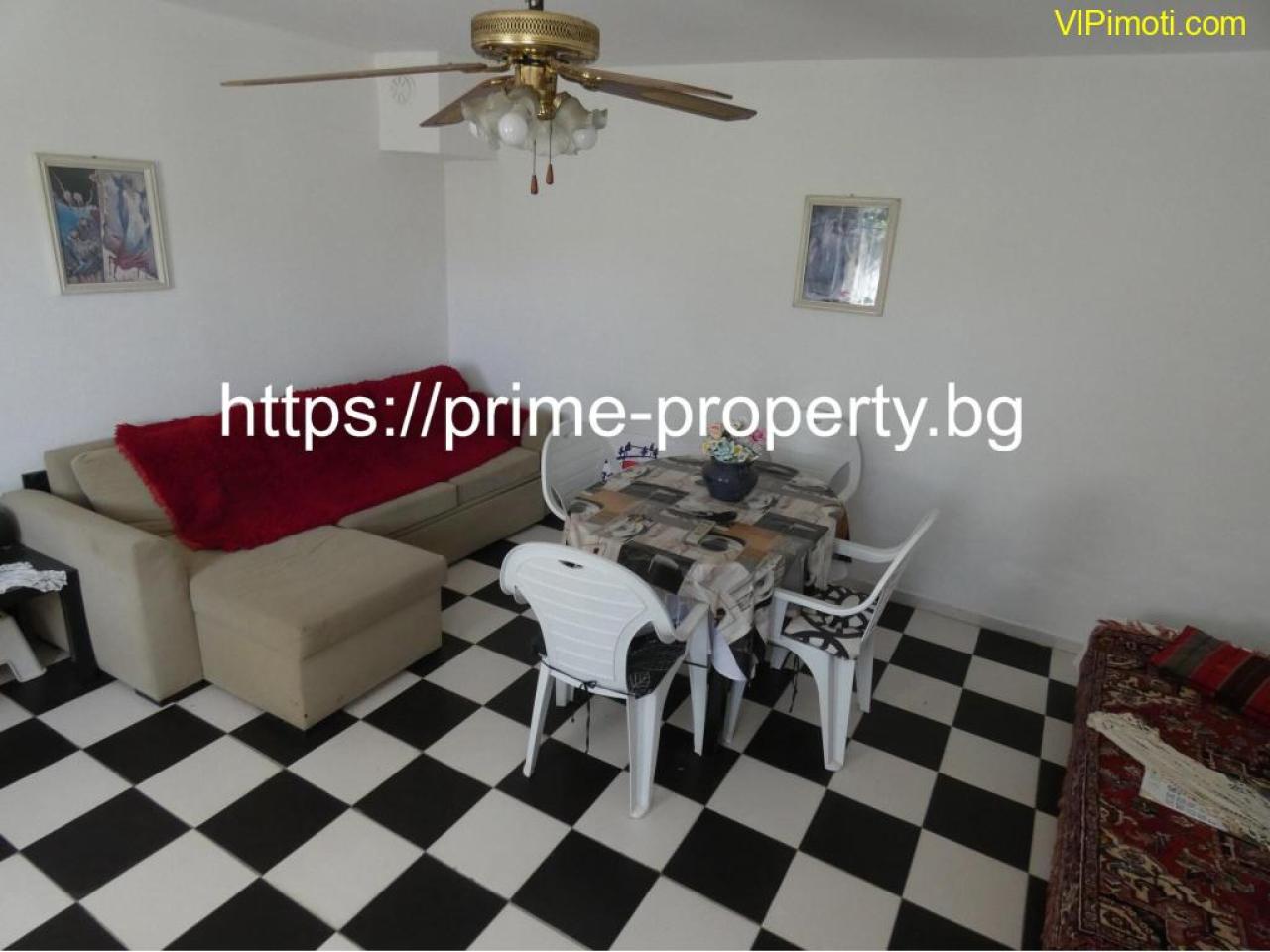 Продава къща, подходяща за две семейства, обзаведена