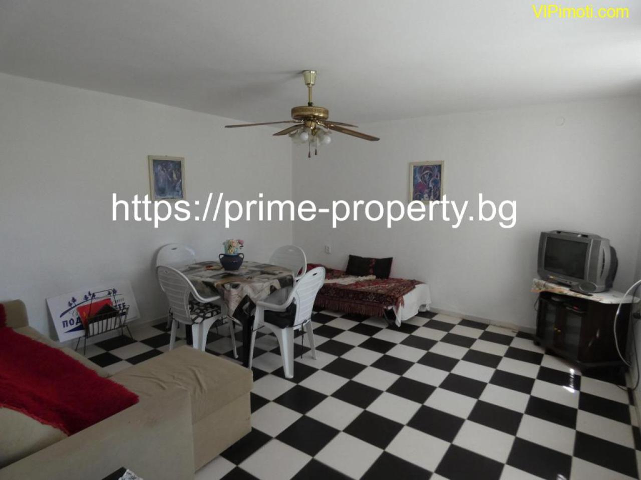 Продава къща, подходяща за две семейства, обзаведена