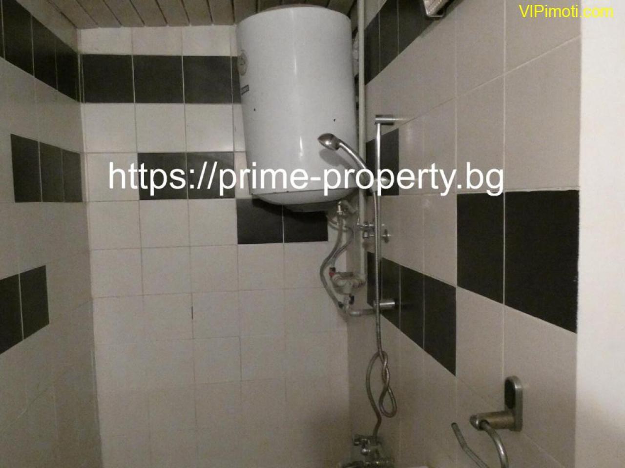 Продава къща, подходяща за две семейства, обзаведена