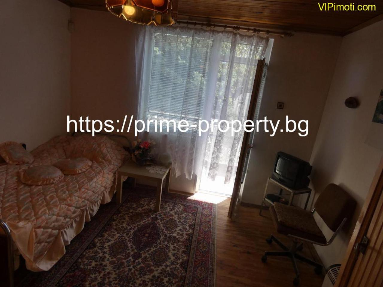 Продава къща, подходяща за две семейства, обзаведена