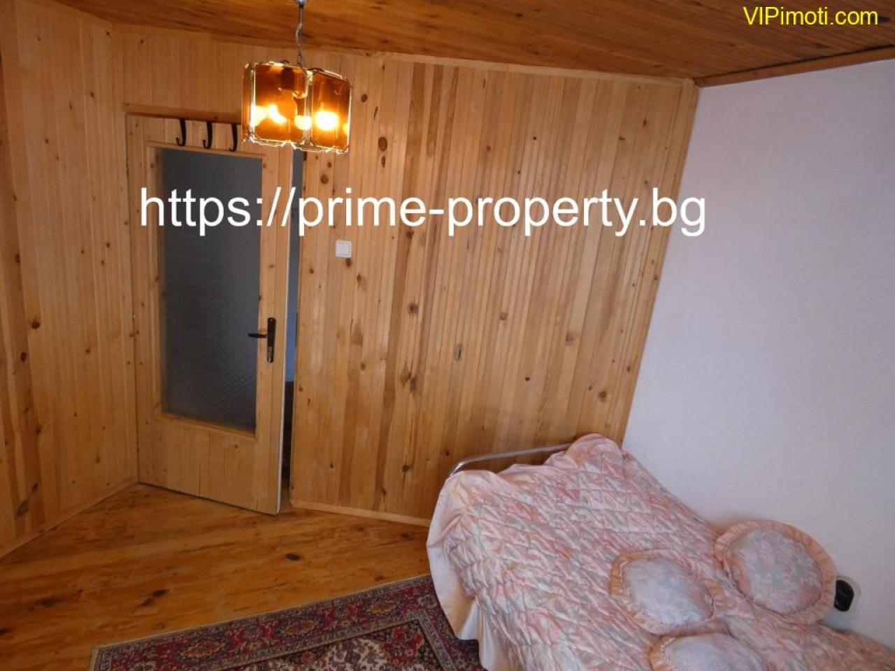 Продава къща, подходяща за две семейства, обзаведена