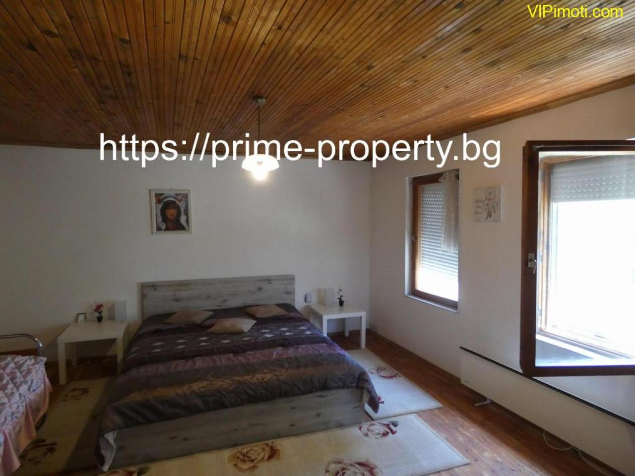 Продава къща, подходяща за две семейства, обзаведена