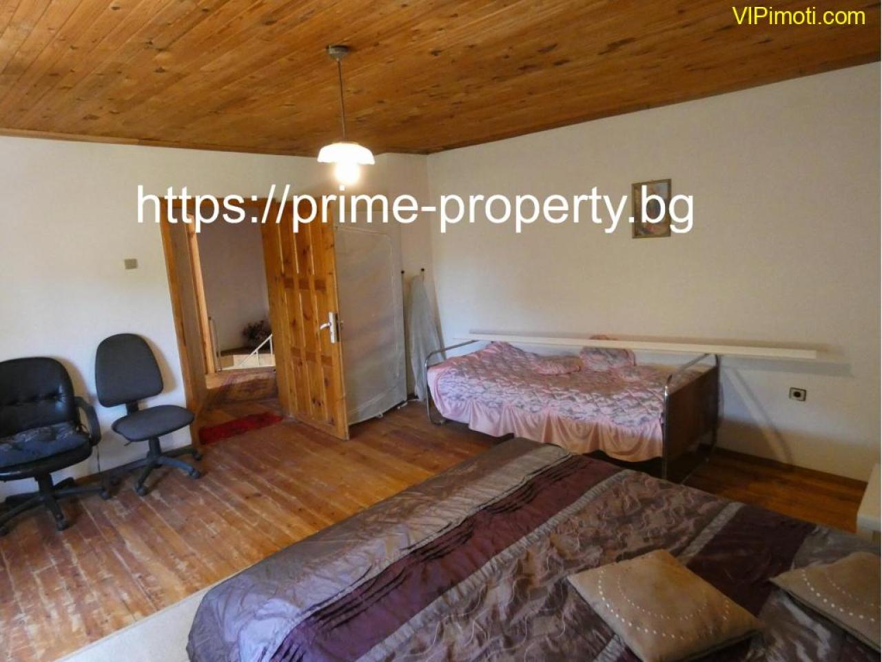 Продава къща, подходяща за две семейства, обзаведена