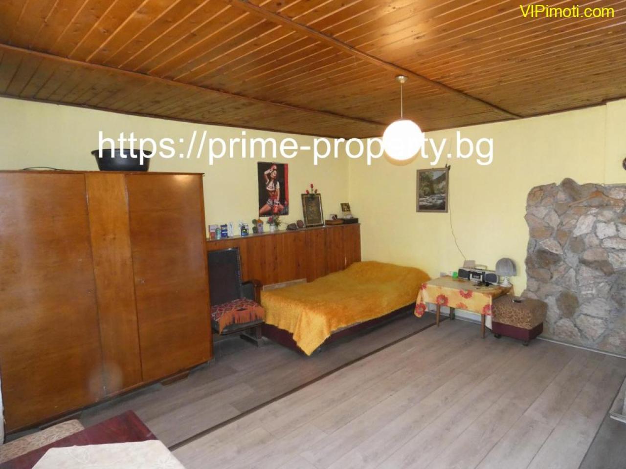 Продава къща, подходяща за две семейства, обзаведена