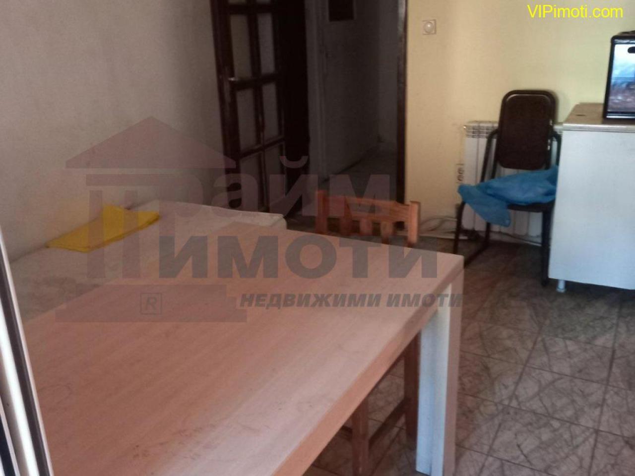 Продава  самостоятелен етаж от къща, София-Владая, с магазин