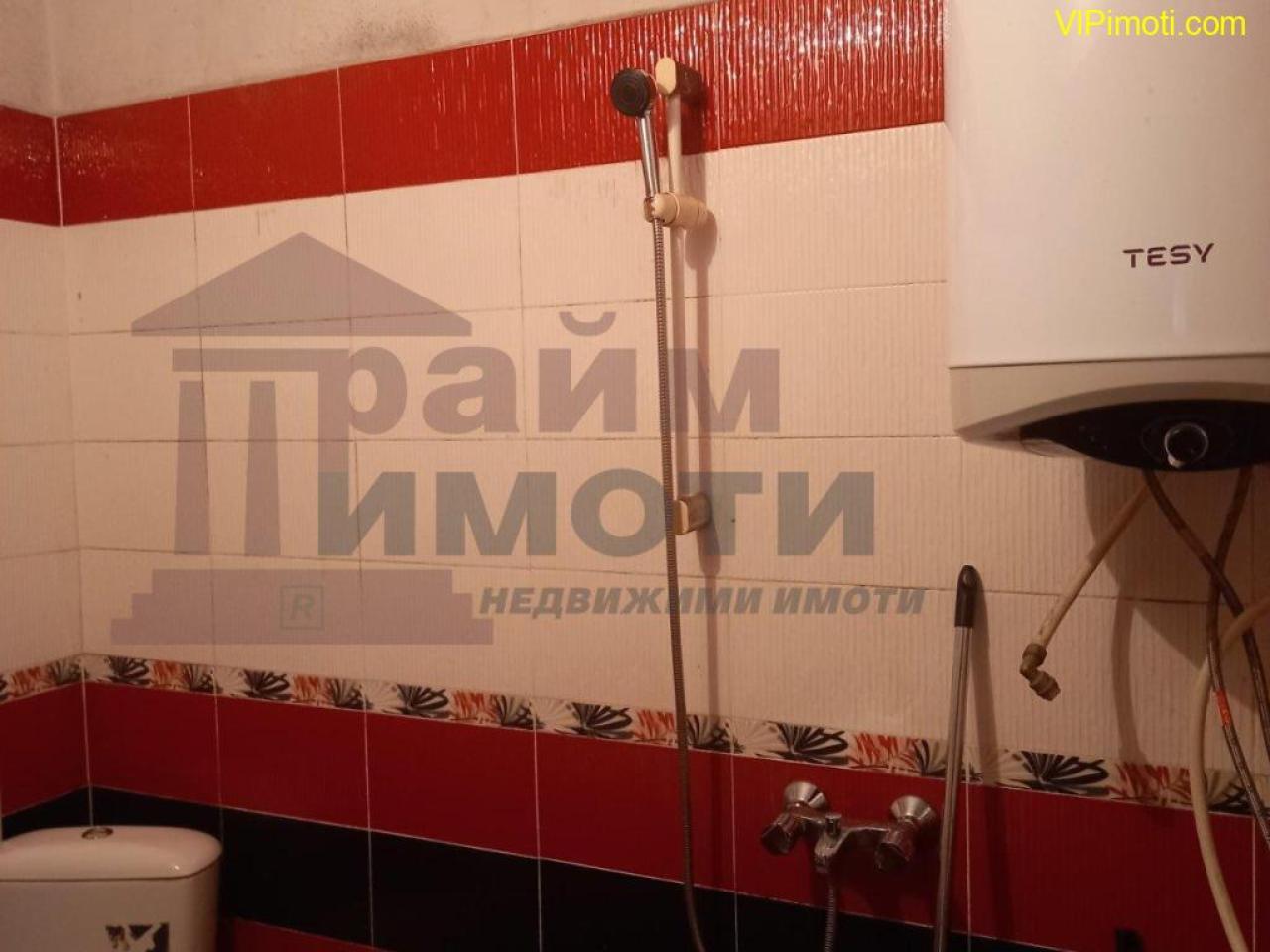 Продава  самостоятелен етаж от къща, София-Владая, с магазин