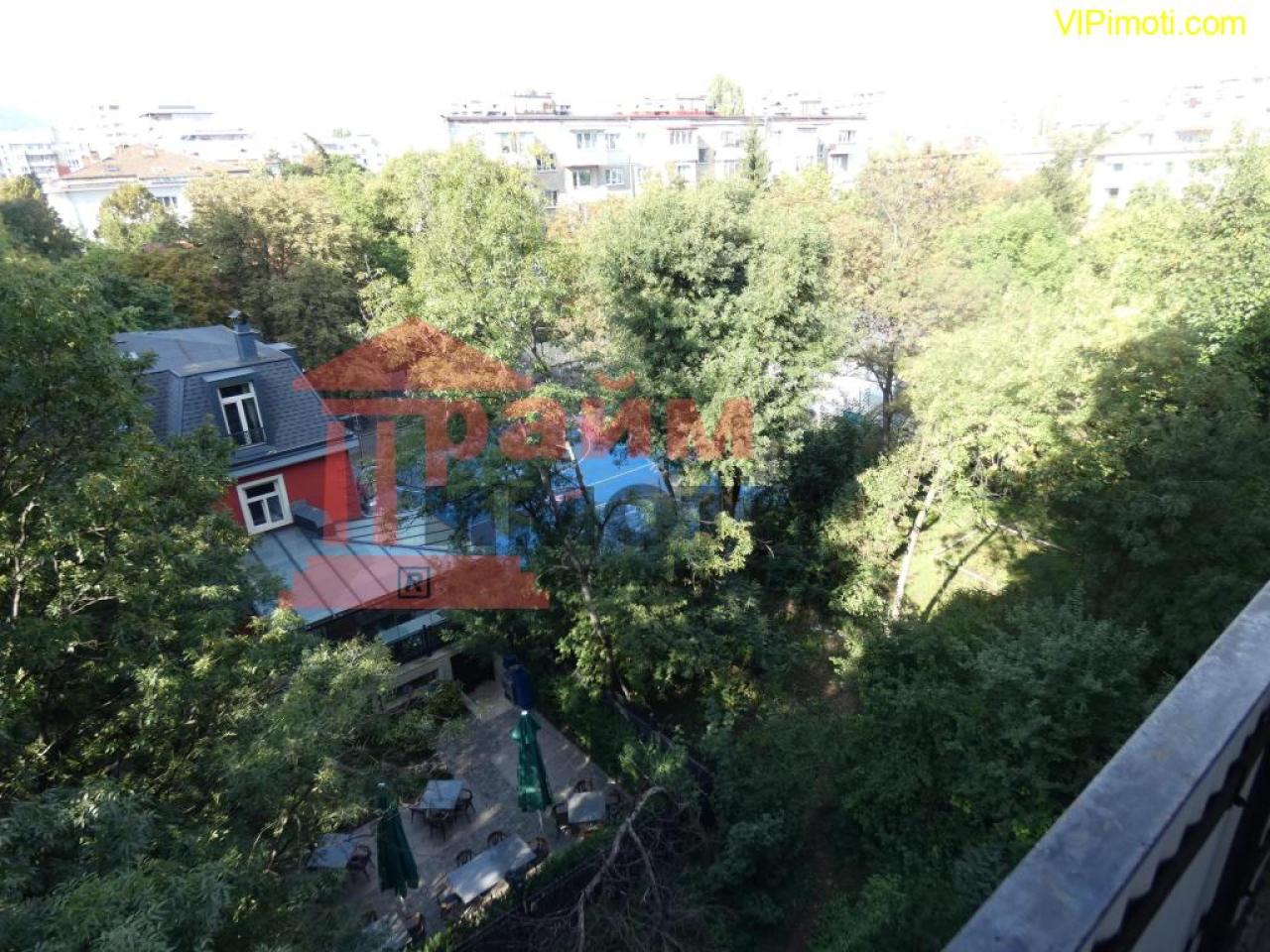 Обзаведен тристаен под наем в Стрелбище на метри от Южен парк