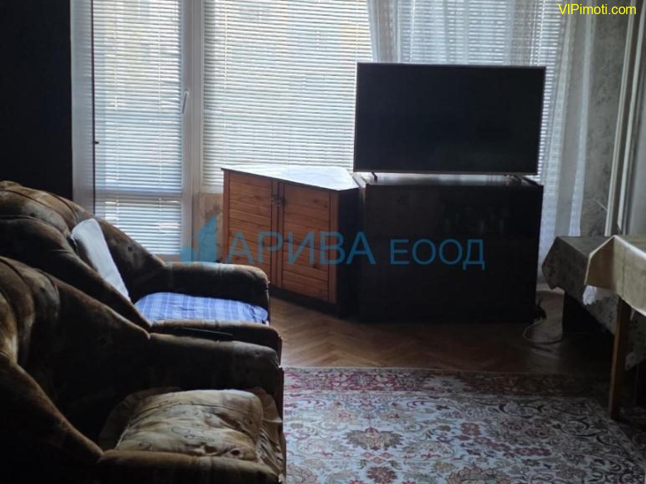 Апартамент на втори етаж, панел Хасково