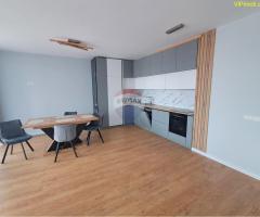 Продава тристаен апартамент в кв. Бриз