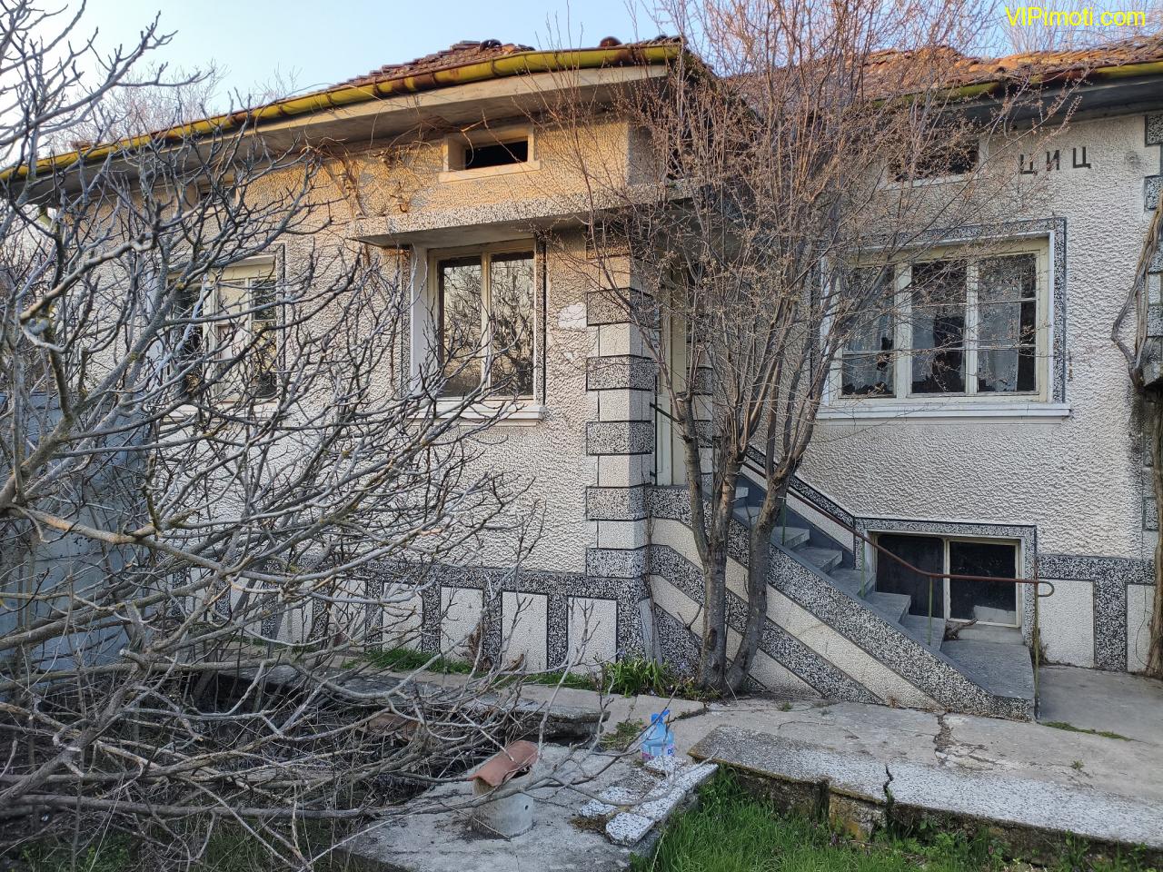 ДВЕ МАСИВНИ ТУХЛЕНИ  КЪЩИ за продажба в село Яздач, на 20 км от гр. СТАРА ЗАГОРА - ИЗГОДНО !