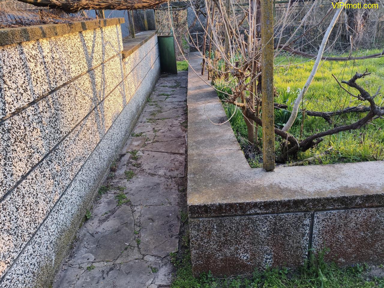 ДВЕ МАСИВНИ ТУХЛЕНИ  КЪЩИ за продажба в село Яздач, на 20 км от гр. СТАРА ЗАГОРА - ИЗГОДНО !