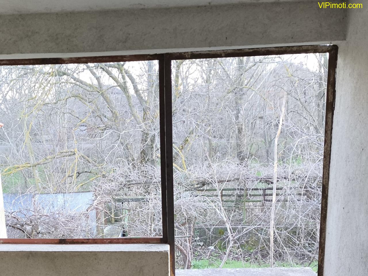 ДВЕ МАСИВНИ ТУХЛЕНИ  КЪЩИ за продажба в село Яздач, на 20 км от гр. СТАРА ЗАГОРА - ИЗГОДНО !