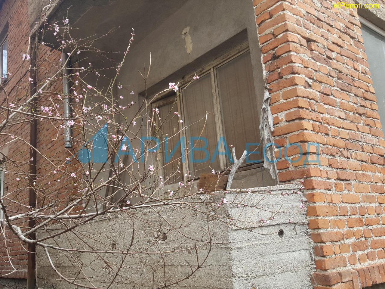 Самостоятелна къща в център Хасково