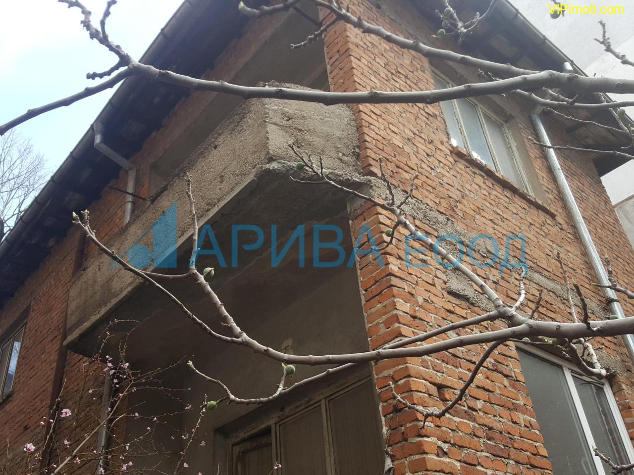 Самостоятелна къща в център Хасково