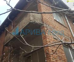 Самостоятелна къща в център Хасково