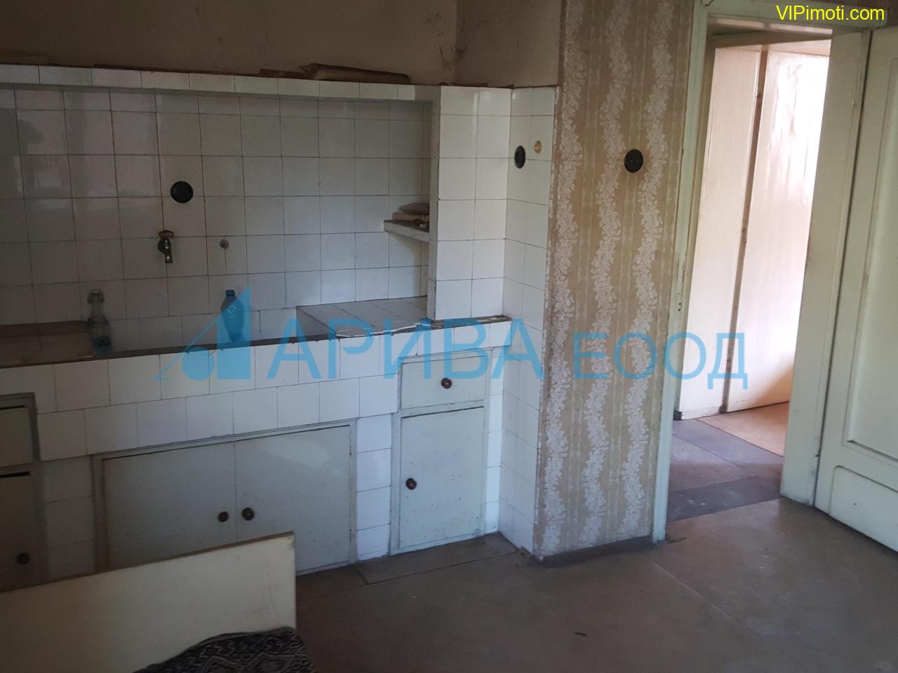 Самостоятелна къща в център Хасково