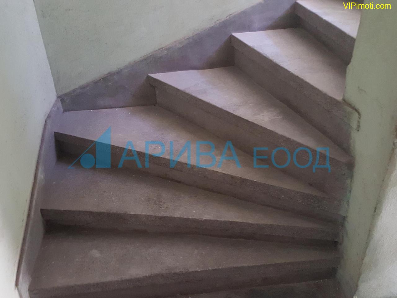 Самостоятелна къща в център Хасково