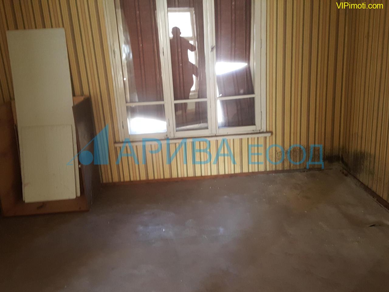 Самостоятелна къща в център Хасково