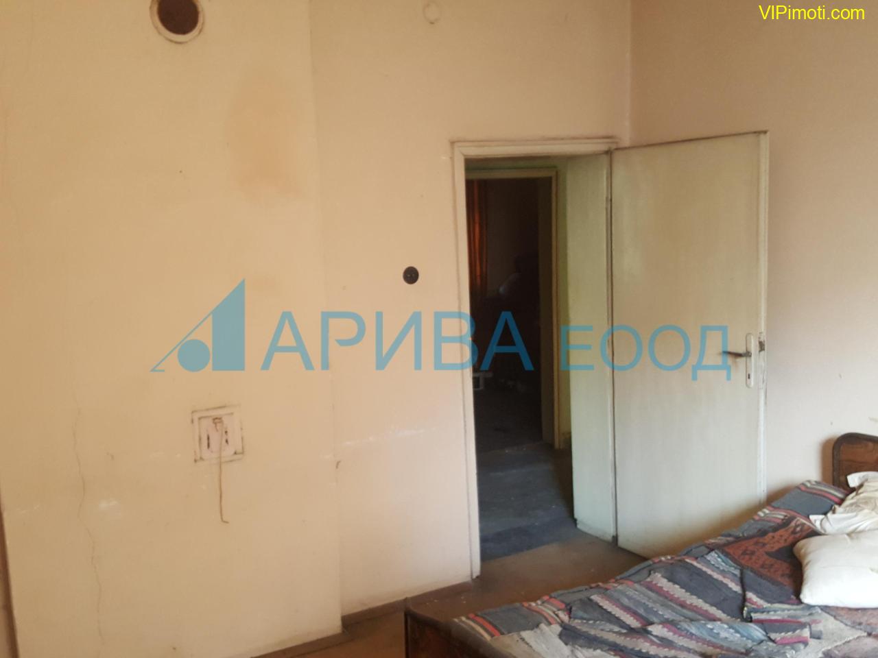 Самостоятелна къща в център Хасково