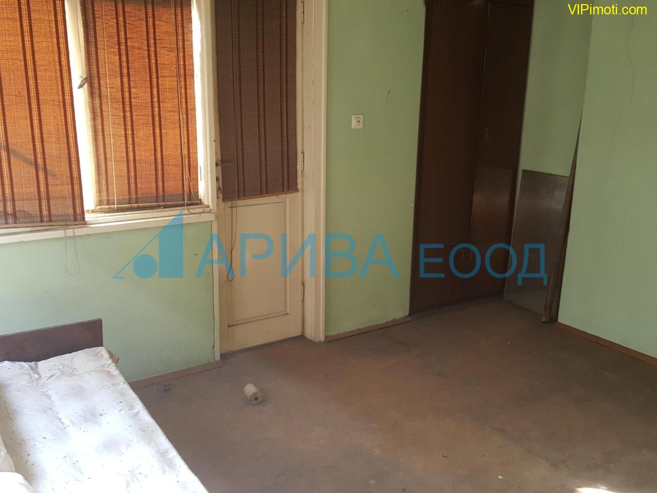 Самостоятелна къща в център Хасково