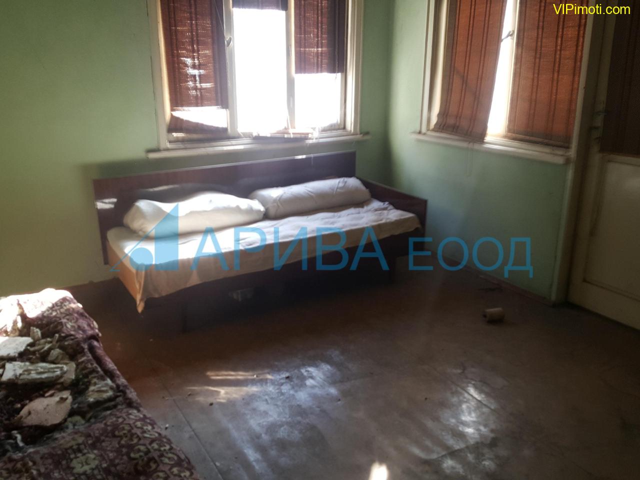 Самостоятелна къща в център Хасково