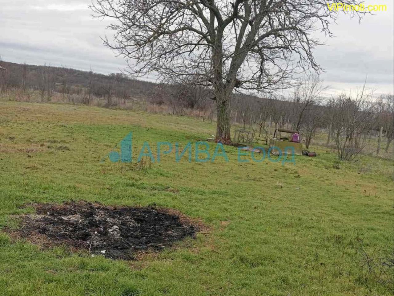 Двуетажна къща с гараж в с. Димитриево, община Чирпан