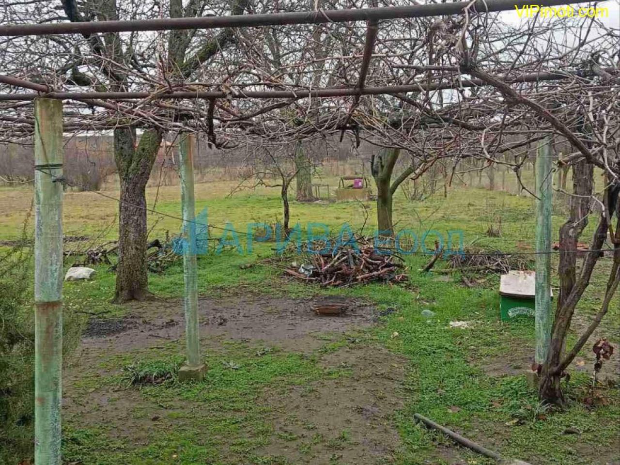 Двуетажна къща с гараж в с. Димитриево, община Чирпан