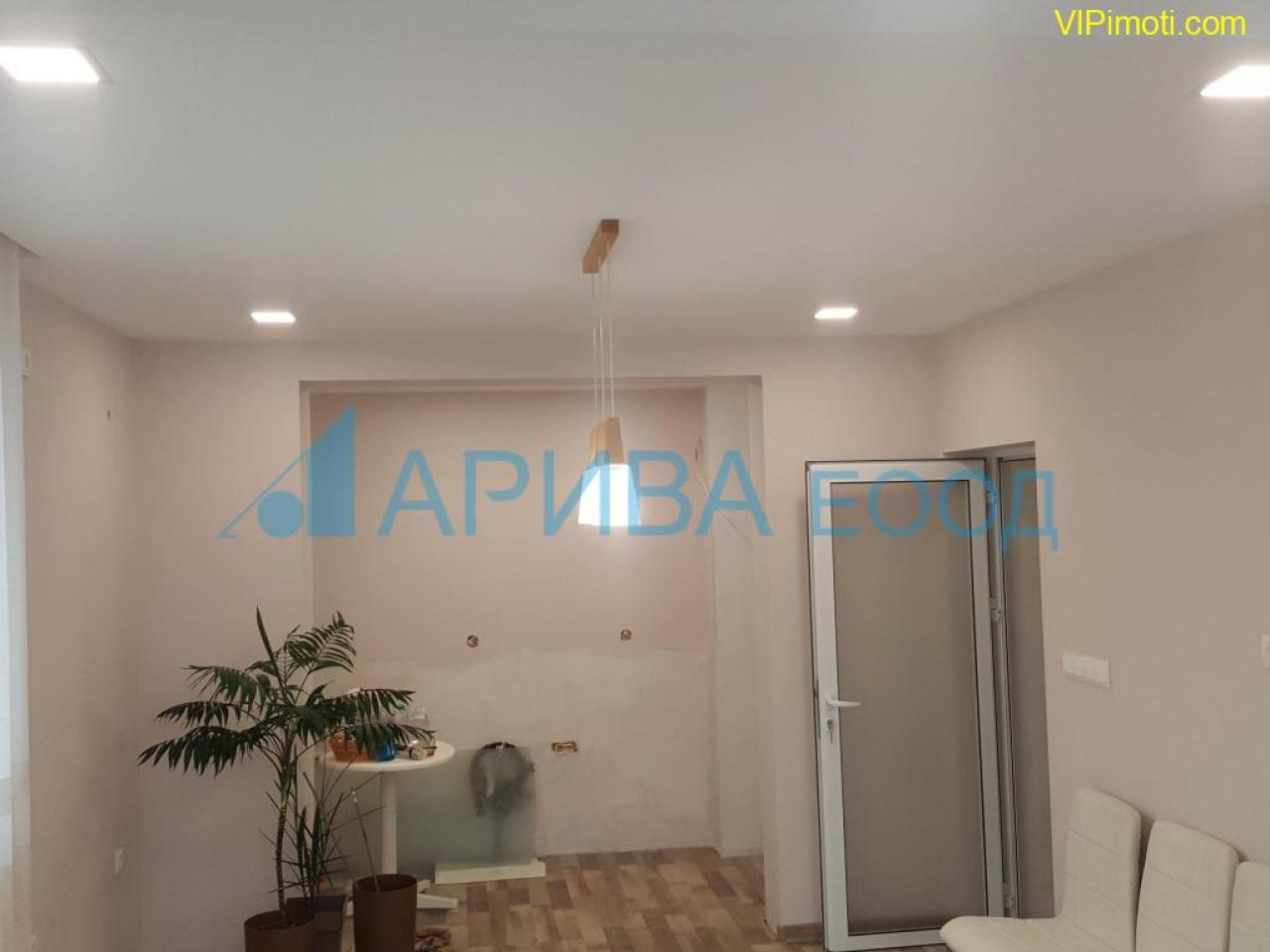 Самостоятелна къща след ремонт в Хасково