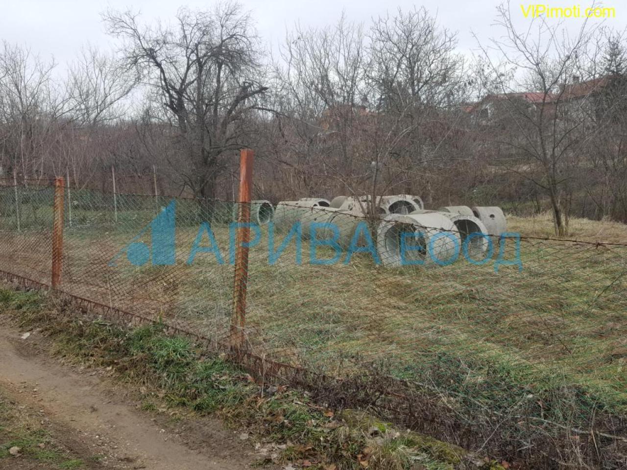 Парцел в Кенана /до р-т Калуа/ с ток и вода