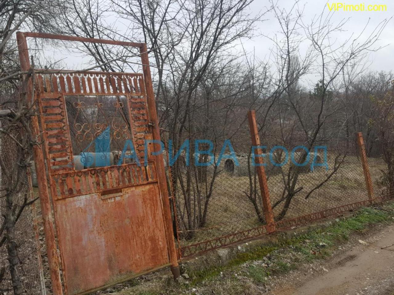 Парцел в Кенана /до р-т Калуа/ с ток и вода