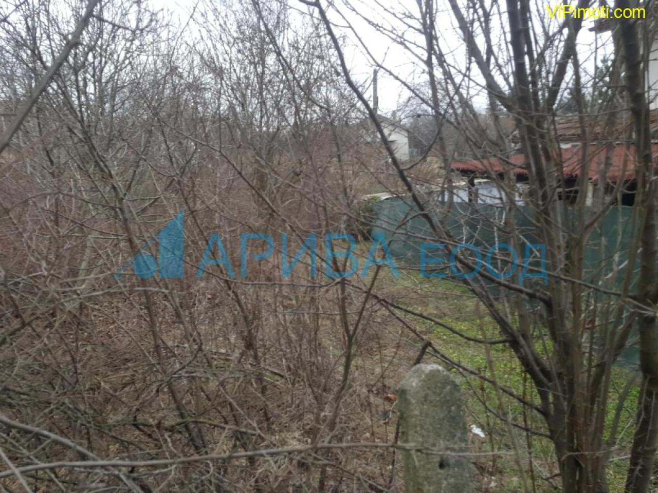 Парцел в Кенана /до р-т Калуа/ с ток и вода