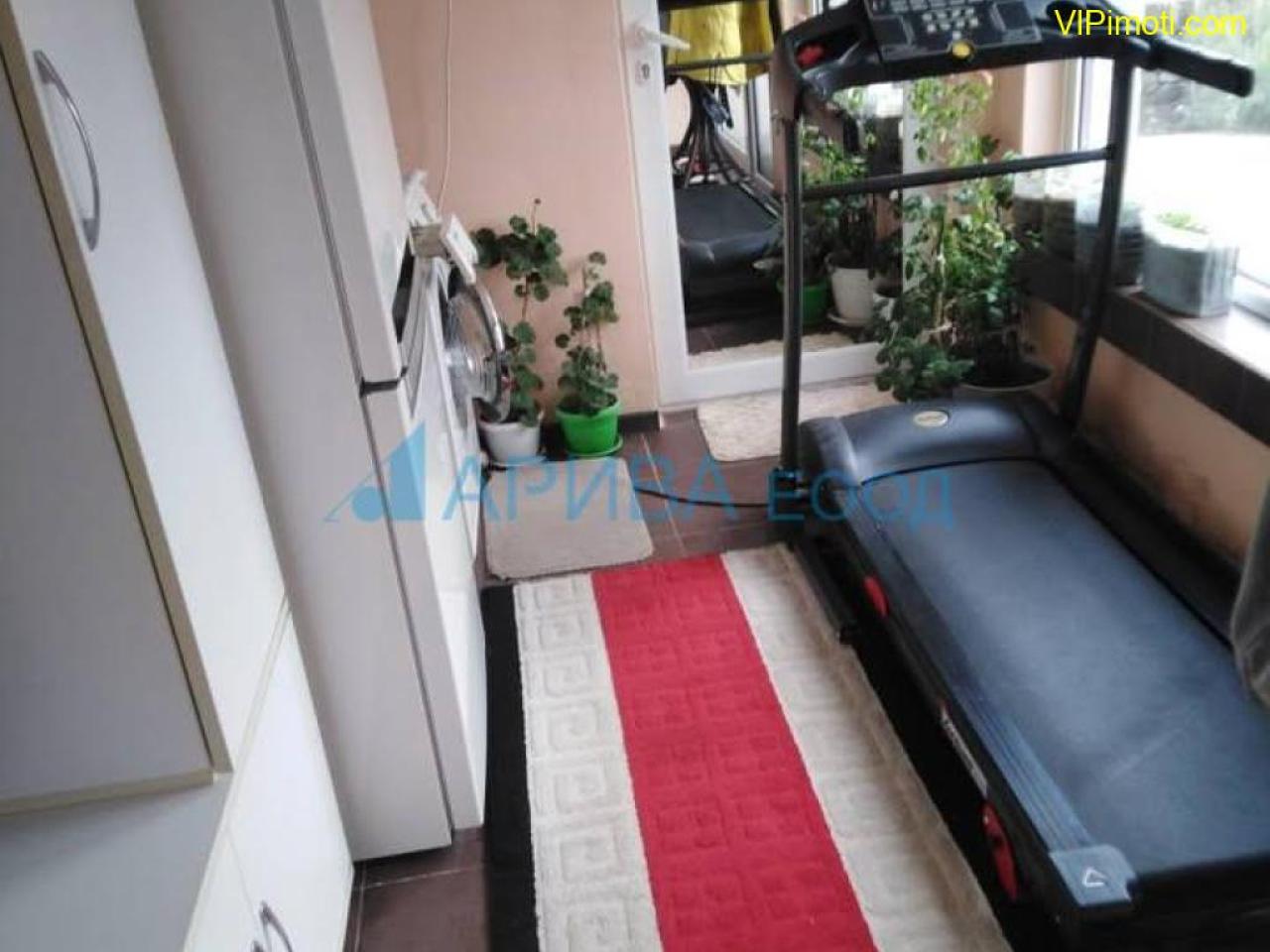 Две къщи в един двор с гараж в с. Златополе, община Димитровград