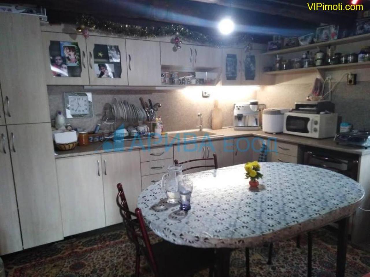 Две къщи в един двор с гараж в с. Златополе, община Димитровград