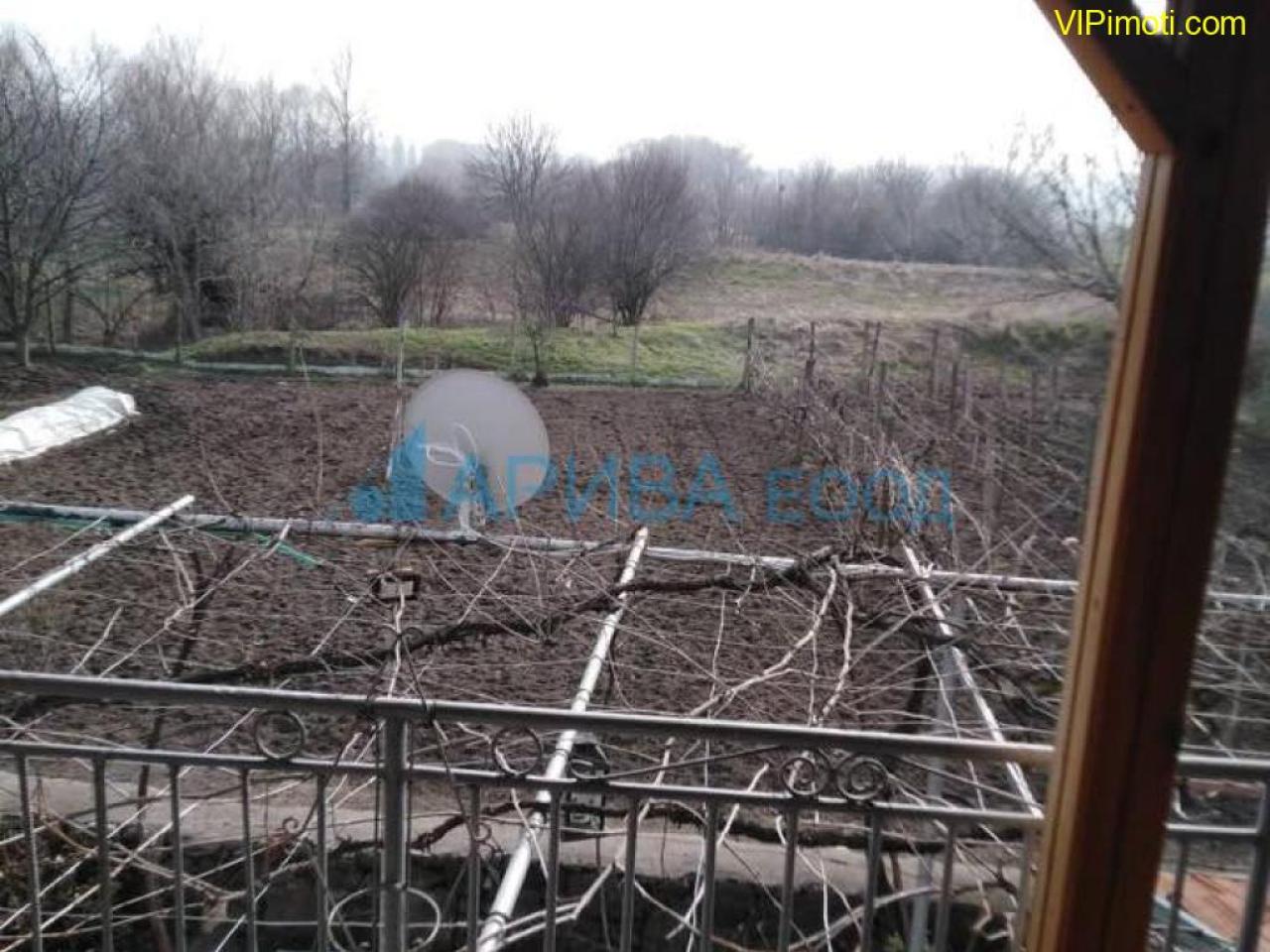 Две къщи в един двор с гараж в с. Златополе, община Димитровград