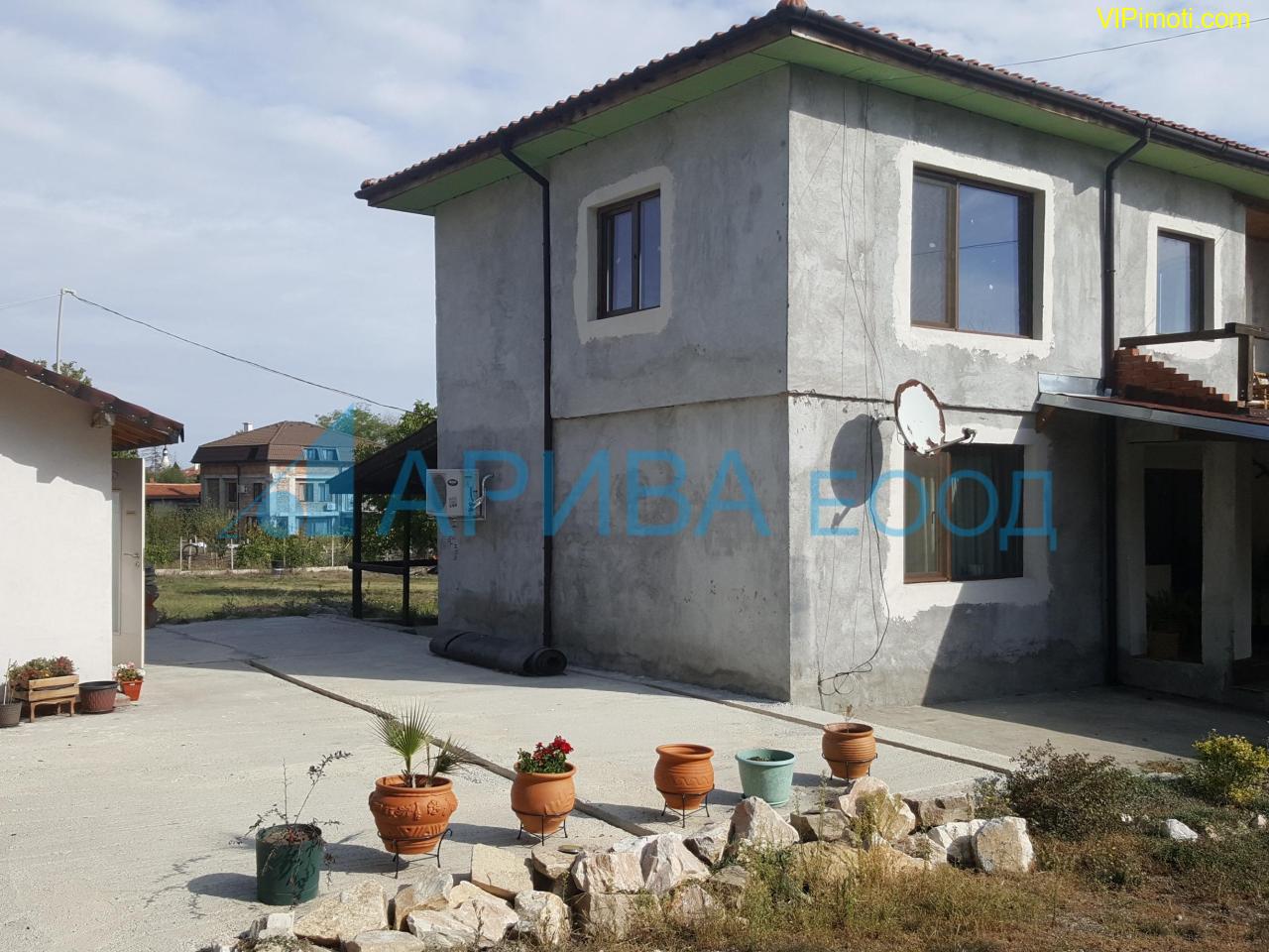 Къща след ремонт на два етажа в село Голямо Асеново