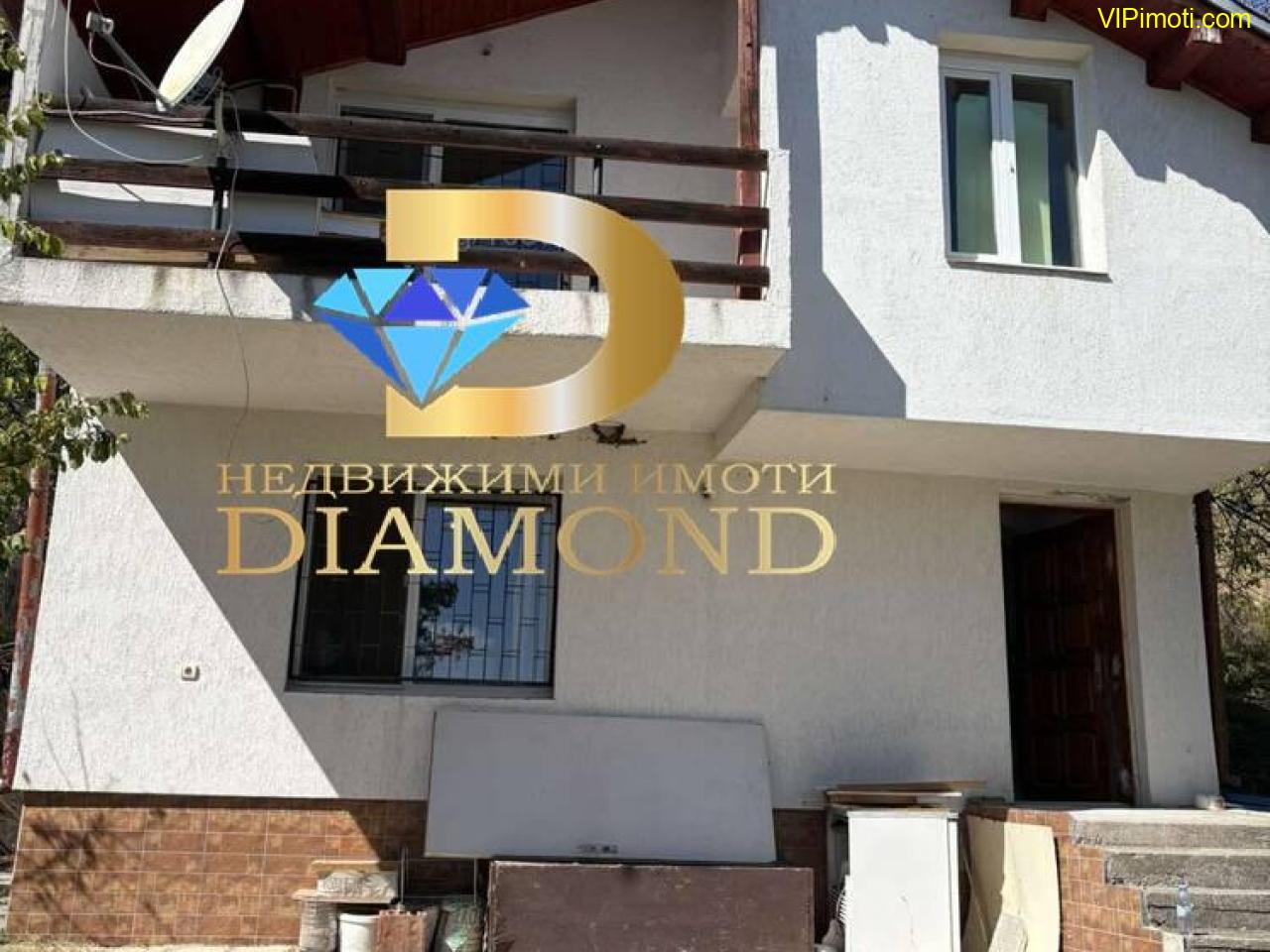 Двуетажна вила в местност Шарапаните, общ. Минерални бани