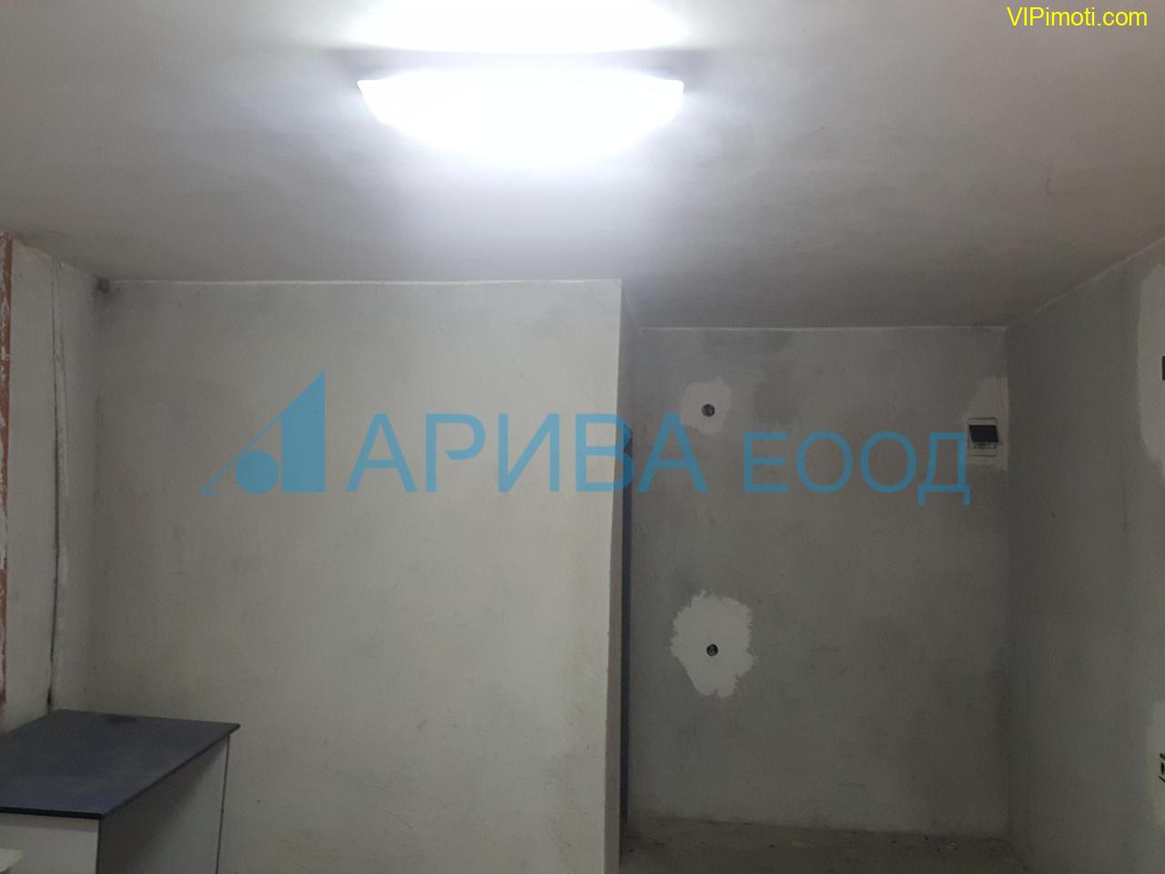 Голям гараж под наем в кв. Любен Каравелов Хасково Голям гараж под наем в кв. Любен Каравелов Хасково