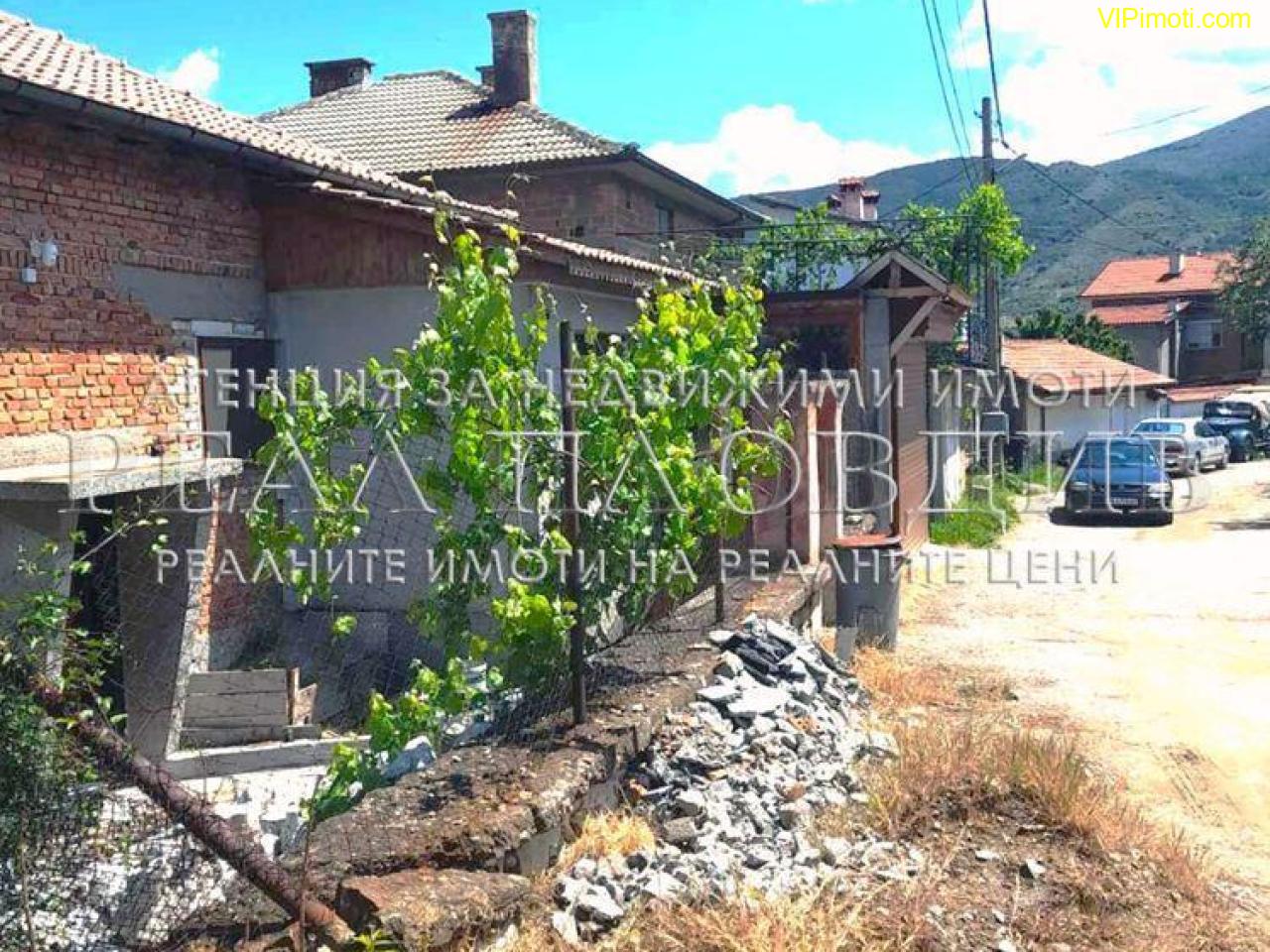 Продава парцел за къща