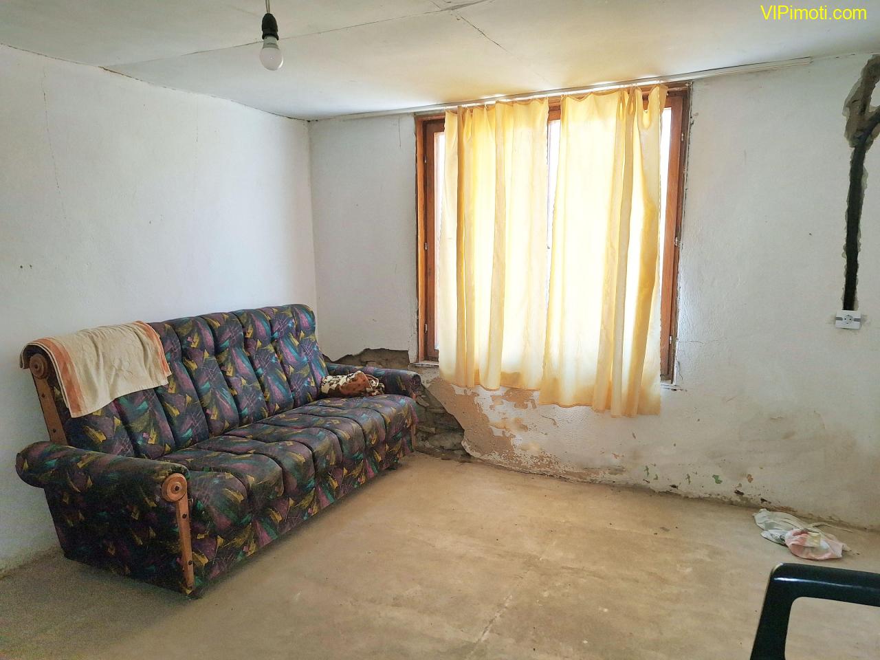 Къща, с. Чешнегирово, обл. Пловдив, общ. Садово