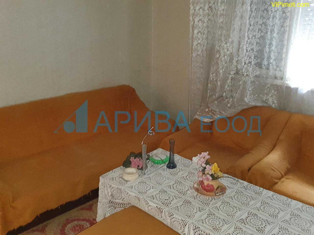 Самостоятелна двуетажна къща с гараж в Хасково, кв. Младежки хълм Самостоятелна двуетажна къща с гараж в Хасково, кв. Младежки хълм